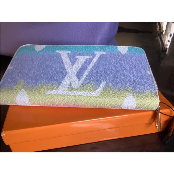 Pastel Logo Accordion Wallet - Picture 3 of 5